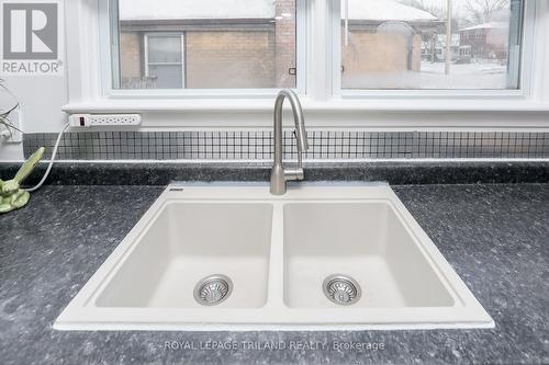 468 Salisbury Street, London, ON - Indoor Photo Showing Kitchen