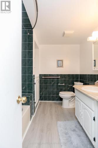 468 Salisbury Street, London, ON - Indoor Photo Showing Bathroom