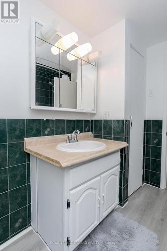 468 Salisbury Street, London, ON - Indoor Photo Showing Bathroom