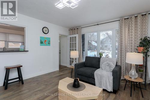 468 Salisbury Street, London, ON - Indoor Photo Showing Living Room