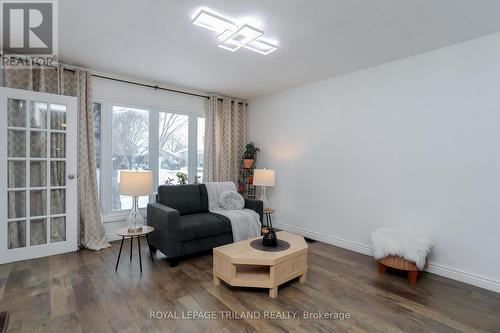 468 Salisbury Street, London, ON - Indoor Photo Showing Living Room