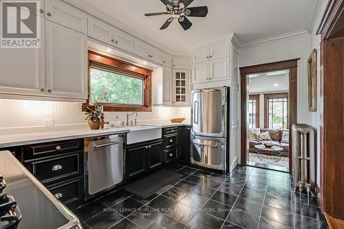 389 Torrance Street, Burlington, ON - Indoor Photo Showing Kitchen