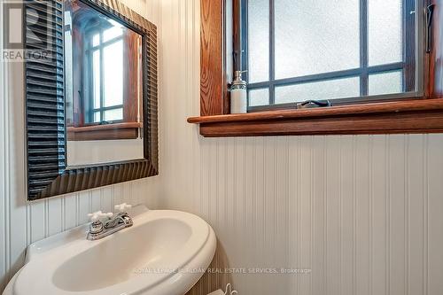 389 Torrance Street, Burlington, ON - Indoor Photo Showing Bathroom