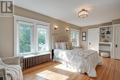 389 Torrance Street, Burlington, ON - Indoor Photo Showing Bedroom