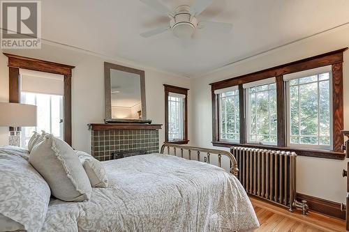 389 Torrance Street, Burlington, ON - Indoor Photo Showing Bedroom