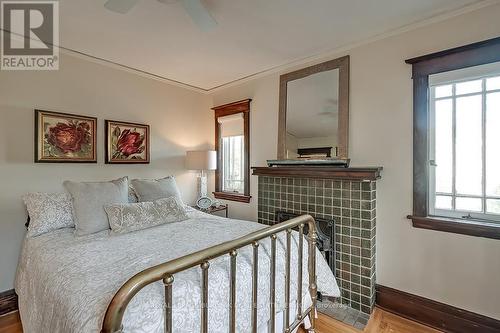 389 Torrance Street, Burlington, ON - Indoor Photo Showing Bedroom