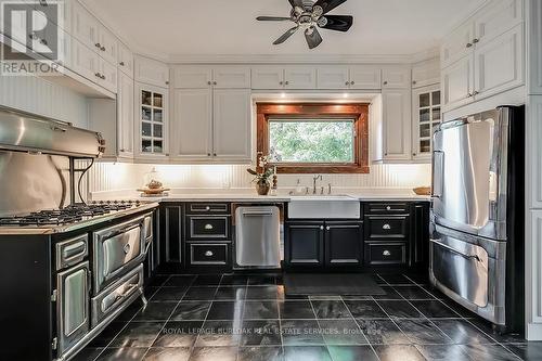 389 Torrance Street, Burlington, ON - Indoor Photo Showing Kitchen With Upgraded Kitchen