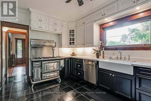 389 Torrance Street, Burlington, ON - Indoor Photo Showing Kitchen With Upgraded Kitchen