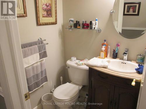 22 Resolute Drive, Hamilton, ON - Indoor Photo Showing Bathroom