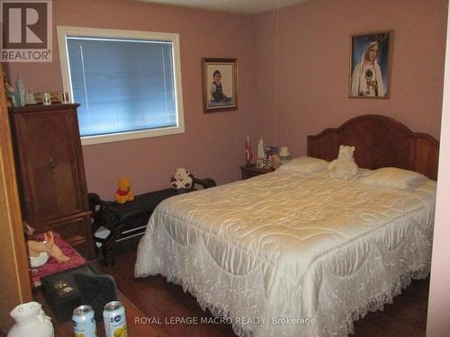 22 Resolute Drive, Hamilton, ON - Indoor Photo Showing Bedroom