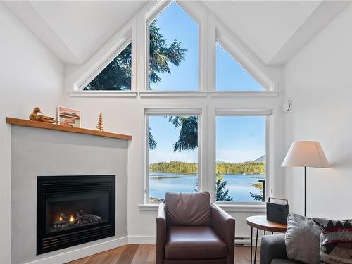 511-1971 Harbour Dr, Ucluelet, BC - Indoor Photo Showing Living Room With Fireplace