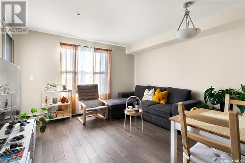 1317 5500 Mitchinson Way, Regina, SK - Indoor Photo Showing Living Room