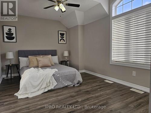 3339 Moses Way, Burlington, ON - Indoor Photo Showing Bedroom