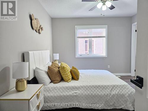 3339 Moses Way, Burlington, ON - Indoor Photo Showing Bedroom