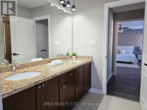 3339 Moses Way, Burlington, ON - Indoor Photo Showing Bathroom