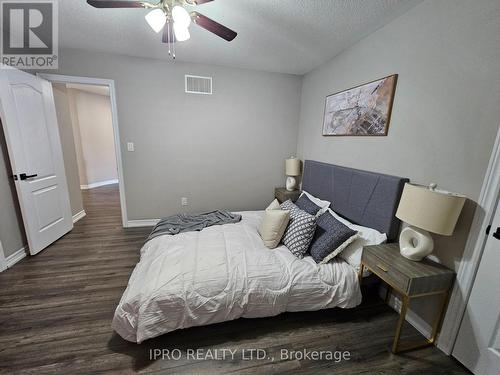 3339 Moses Way, Burlington, ON - Indoor Photo Showing Bedroom