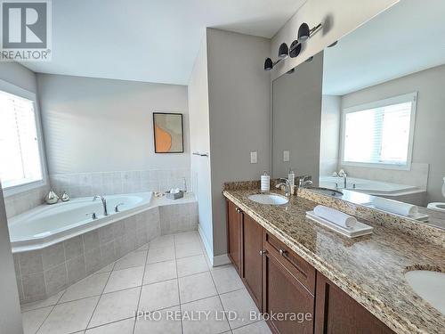 3339 Moses Way, Burlington, ON - Indoor Photo Showing Bathroom