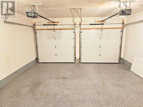 3339 Moses Way, Burlington, ON - Indoor Photo Showing Garage