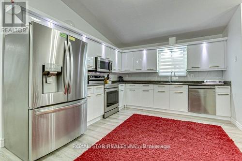 71 Brandy Lane, London, ON - Indoor Photo Showing Kitchen