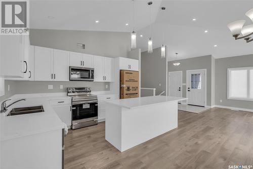 570 Kinloch Court, Saskatoon, SK - Indoor Photo Showing Kitchen With Stainless Steel Kitchen