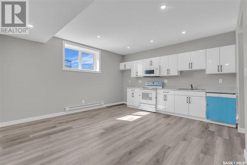 570 Kinloch Court, Saskatoon, SK - Indoor Photo Showing Kitchen