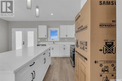 570 Kinloch Court, Saskatoon, SK - Indoor Photo Showing Kitchen