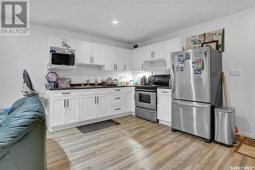 1937 Atkinson Street, Regina, SK - Indoor Photo Showing Kitchen