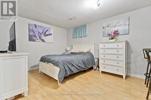 162 Chesley Avenue, London, ON - Indoor Photo Showing Bedroom