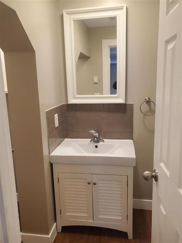 776 Stella Avenue, Winnipeg, MB - Indoor Photo Showing Bathroom