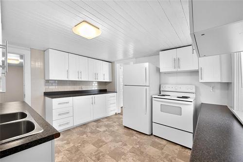 776 Stella Avenue, Winnipeg, MB - Indoor Photo Showing Kitchen With Double Sink