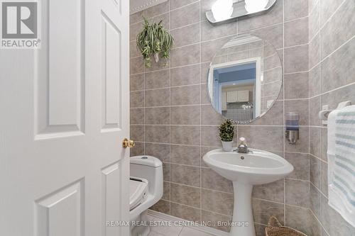 1078 Windsor Hill Boulevard, Mississauga, ON - Indoor Photo Showing Bathroom