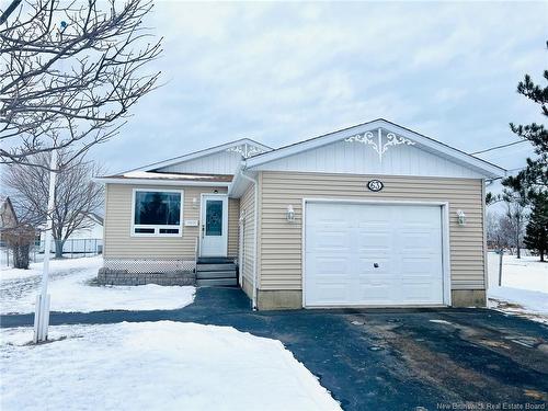 63 rue Parisé  Caraquet, NB E1W 1B6