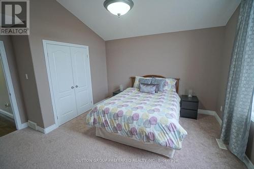 1792 Cedarpark Drive, London, ON - Indoor Photo Showing Bedroom