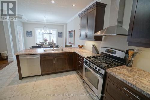 1792 Cedarpark Drive, London, ON - Indoor Photo Showing Kitchen