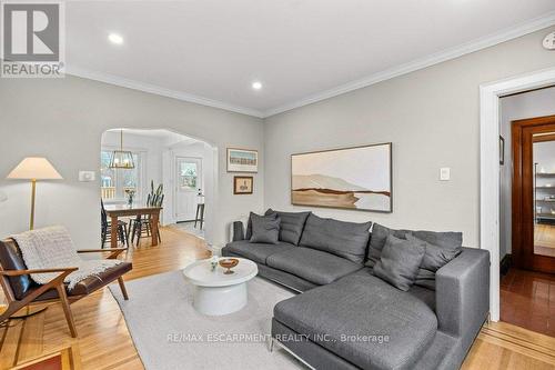 92 Graham Avenue S, Hamilton, ON - Indoor Photo Showing Living Room