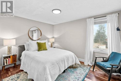 92 Graham Avenue S, Hamilton, ON - Indoor Photo Showing Bedroom