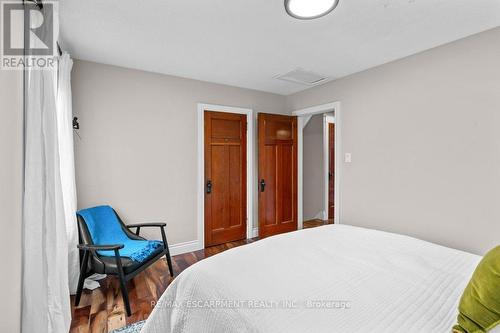 92 Graham Avenue S, Hamilton, ON - Indoor Photo Showing Bedroom