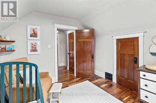 92 Graham Avenue S, Hamilton, ON - Indoor Photo Showing Bedroom