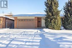 476 SCOTCHMERE COURT  Waterloo, ON N2K 3E6