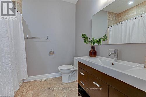 1499 Healy Road, London, ON - Indoor Photo Showing Bathroom