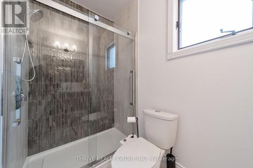 560 Grosvenor Street, London, ON - Indoor Photo Showing Bathroom