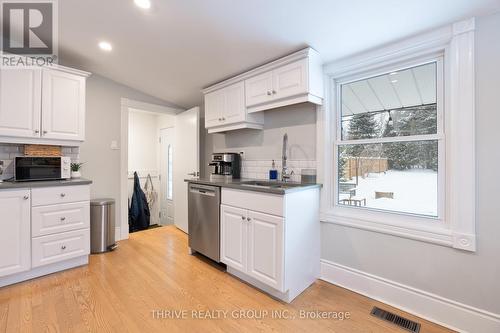 560 Grosvenor Street, London, ON - Indoor Photo Showing Kitchen