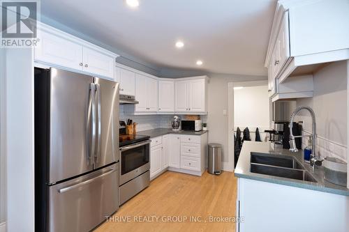 560 Grosvenor Street, London, ON - Indoor Photo Showing Kitchen With Stainless Steel Kitchen With Double Sink