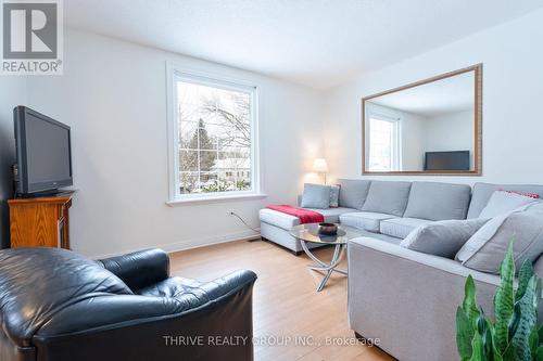 560 Grosvenor Street, London, ON - Indoor Photo Showing Living Room