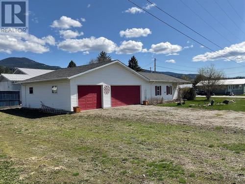 547 Eighth Avenue, Midway, BC - Outdoor