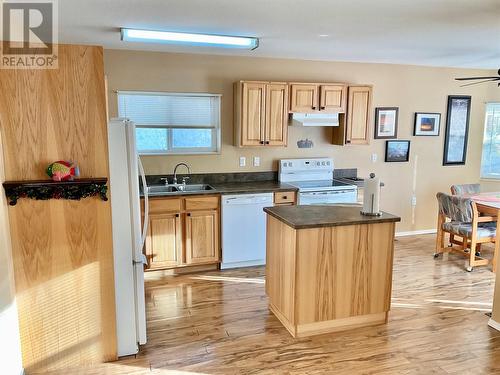 547 Eighth Avenue, Midway, BC - Indoor Photo Showing Kitchen With Double Sink