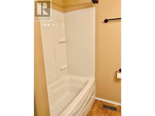 547 Eighth Avenue, Midway, BC - Indoor Photo Showing Bathroom