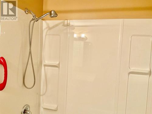 547 Eighth Avenue, Midway, BC - Indoor Photo Showing Bathroom