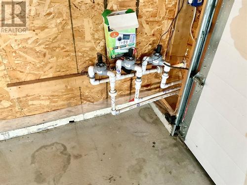 547 Eighth Avenue, Midway, BC - Indoor