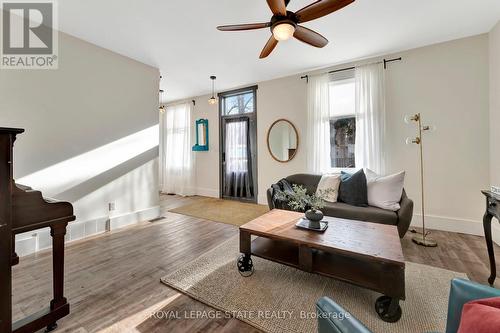 53 Woodbine Crescent, Hamilton, ON - Indoor Photo Showing Living Room